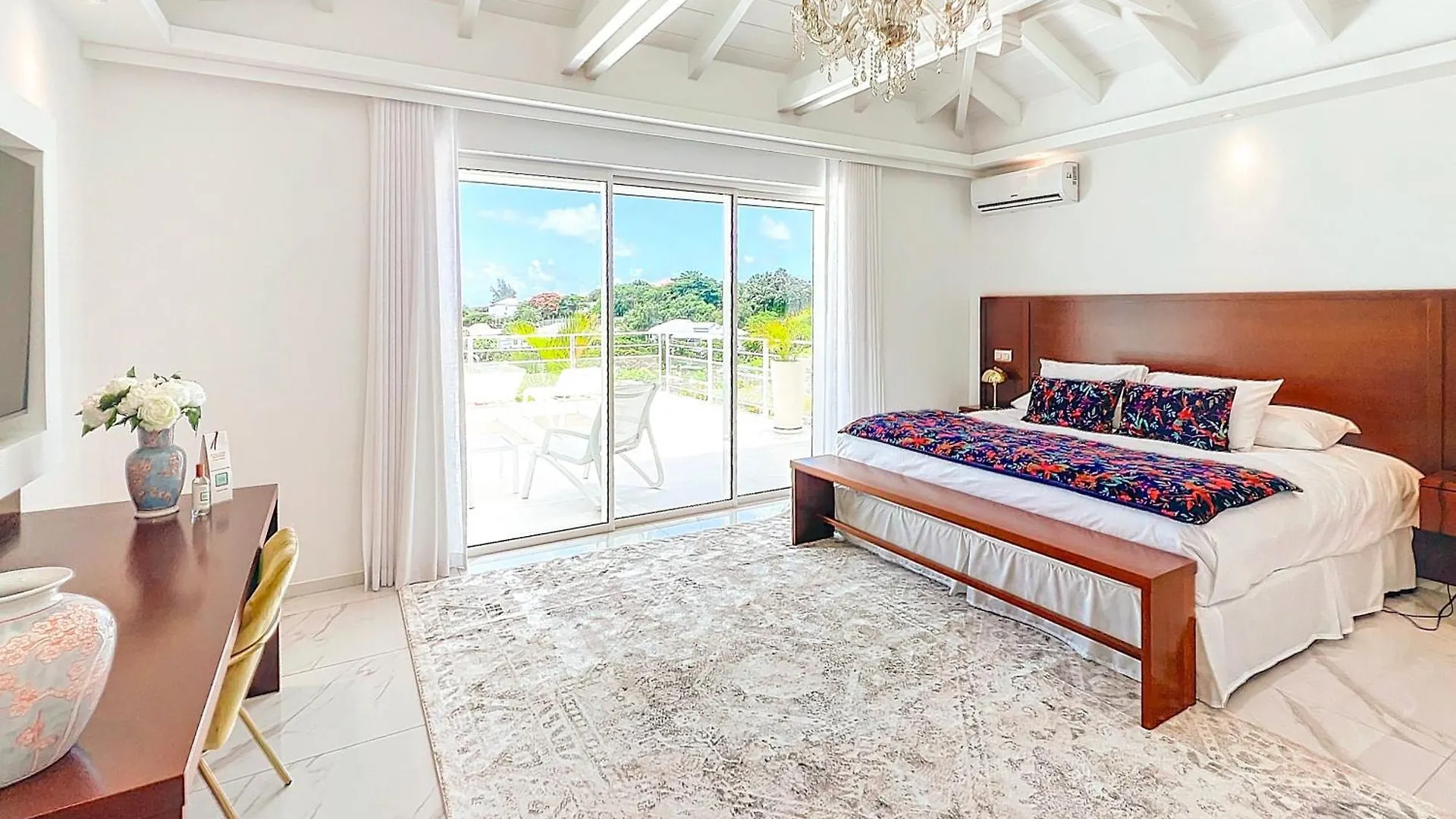 Fleur De Lys A Prestigious Villa With A Sea View. Orient Bay