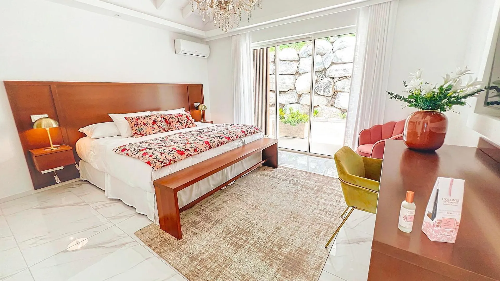 Fleur De Lys A Prestigious Villa With A Sea View. Orient Bay