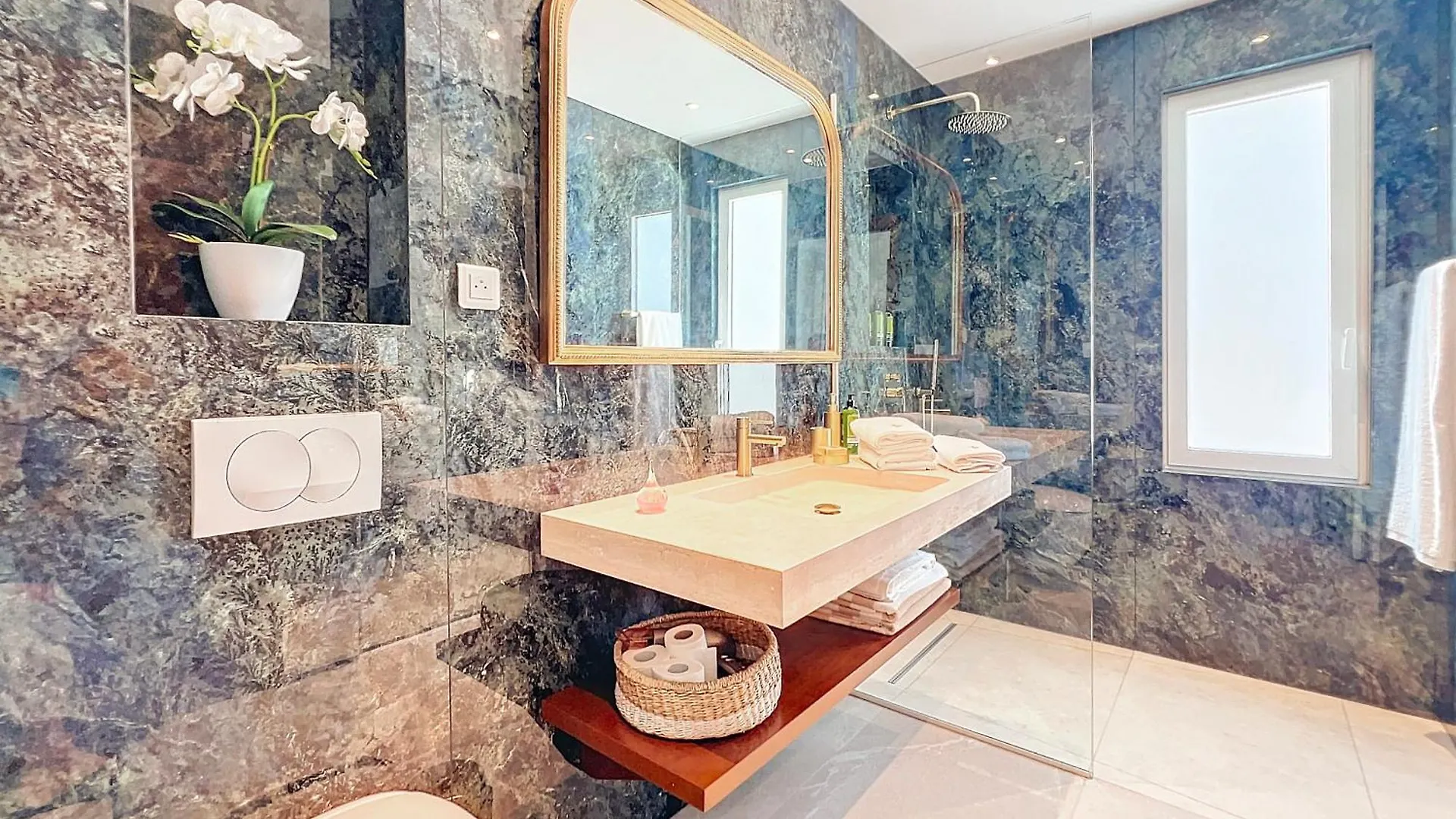 Fleur De Lys A Prestigious Villa With A Sea View. Orient Bay