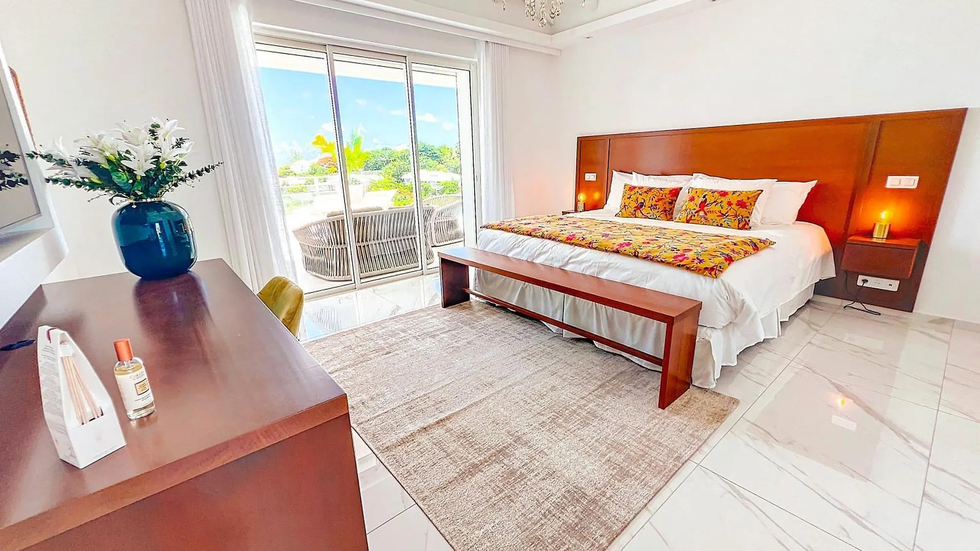 Fleur De Lys A Prestigious Villa With A Sea View. Orient Bay